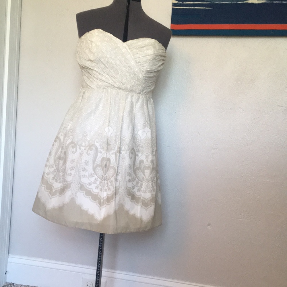 Ornate pattern twist front strapless mini dress